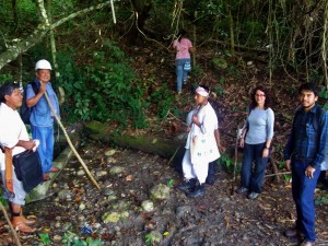 Réserve agroforestière - L'organisation totonaque des Voladores a guidé les chercheurs de l'Université de Veracruz dans une zone dédiée à la restauration de la forêt et la recherche communautaire par les autorités municipales en 2013.